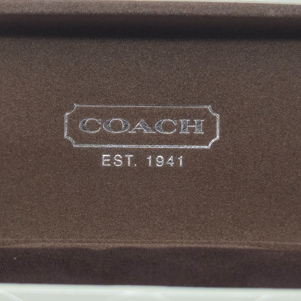 Coach Ivory White Embossed Signature Eyeglass Hard Shell Case & Cloth 6 1/4" - Picture 4 of 7